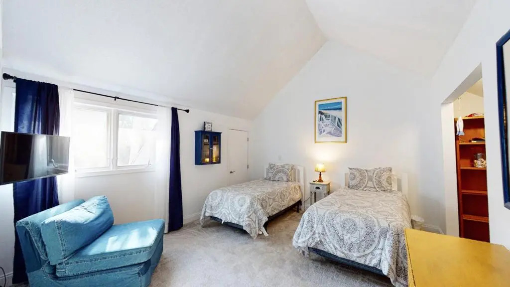 729 Queens Grant