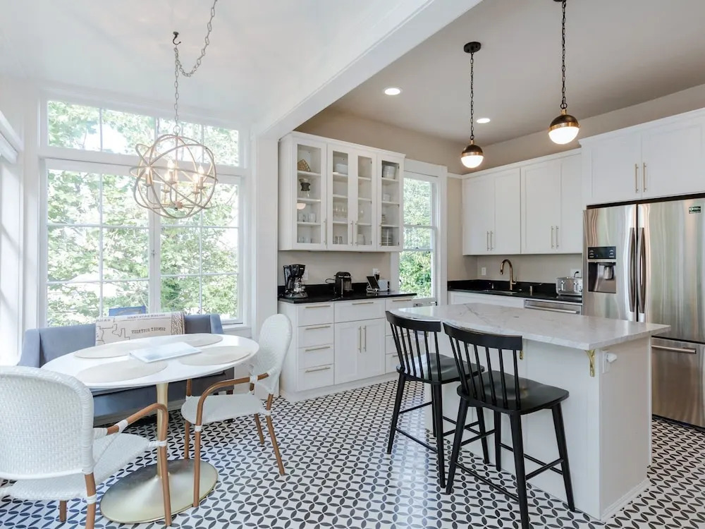 New Listing! Updated Victorian W/ Lake Union Views 3 Bedroom Home