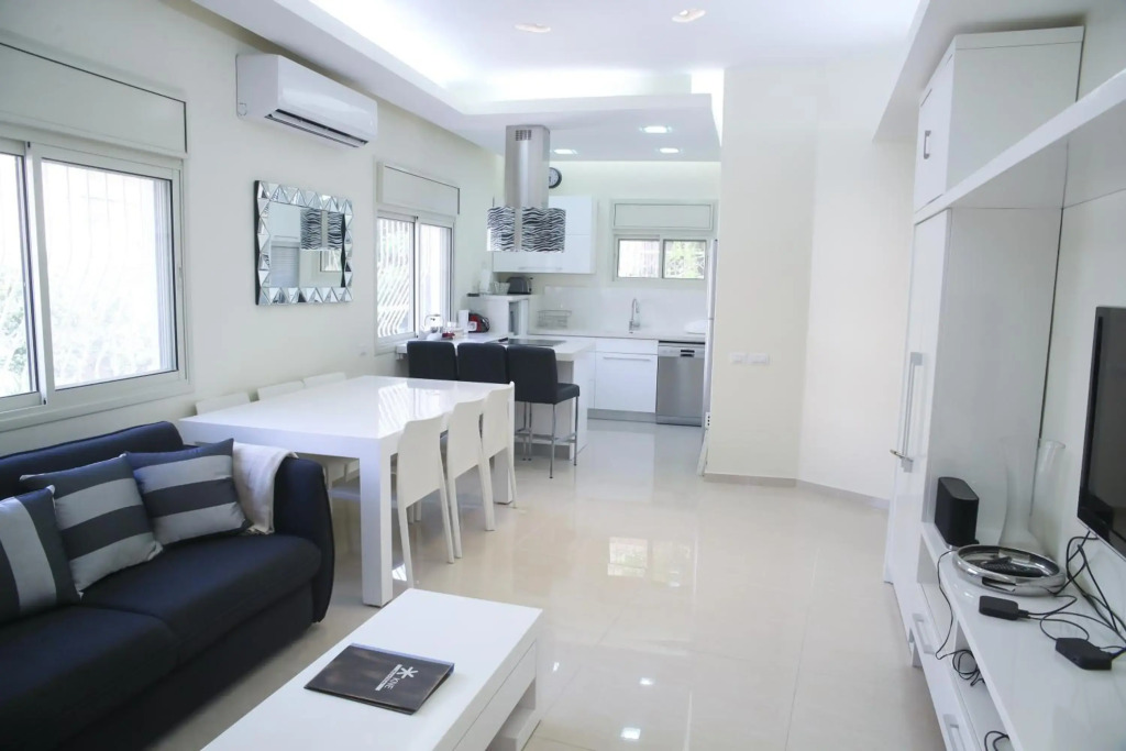Dizengoff - Lovely family apartment 3 rooms.