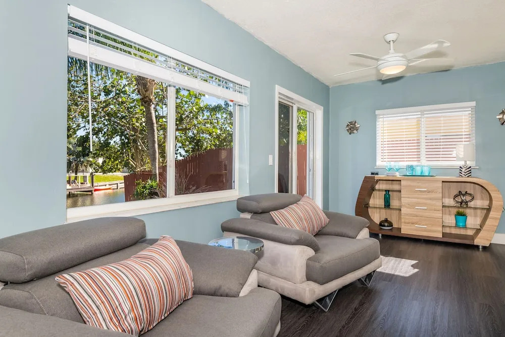 3658 NW 18th Ave Home 2 Bedrooms 2 Bathrooms Home
