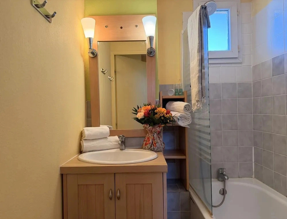 Sea View Escape on the Vermilion Coast