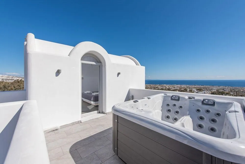 Golden View Jacuzzi Suites