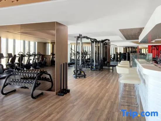 Luxury 1BR at Paramount Residences with Pool Gym & Parking