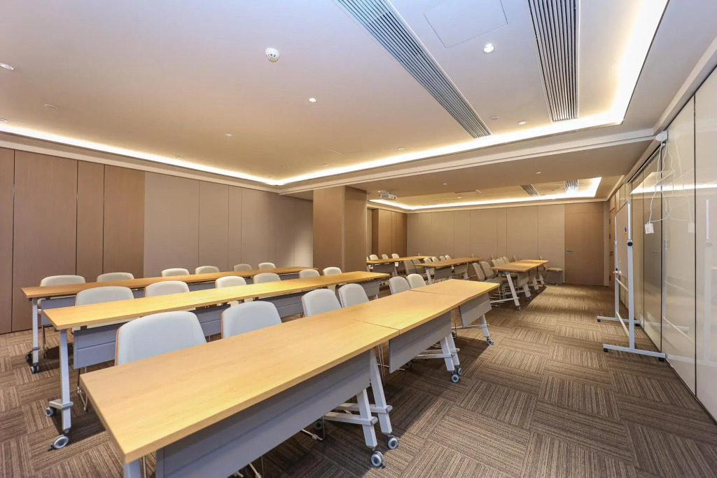 JI Hotel (Nanchang Bayi Square Provincial Art Gallery)