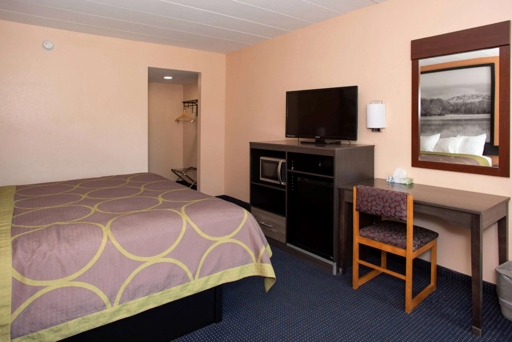 Super 8 by Wyndham Black Mountain Asheville East