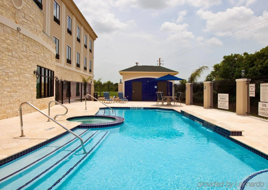 Holiday Inn Express Houston-Alvin by IHG