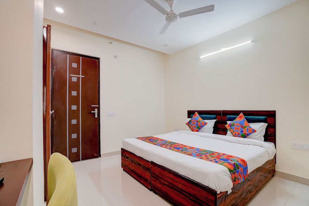 FabHotel Cozy Stay