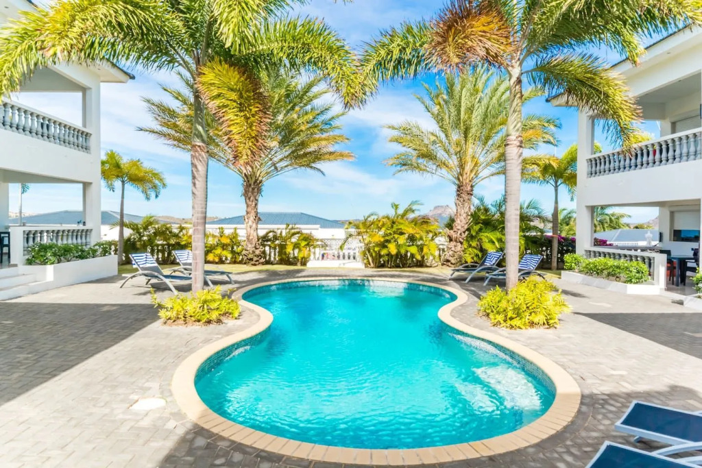 ? Perfect Family Getaway ? with Tropical Pool & Garden