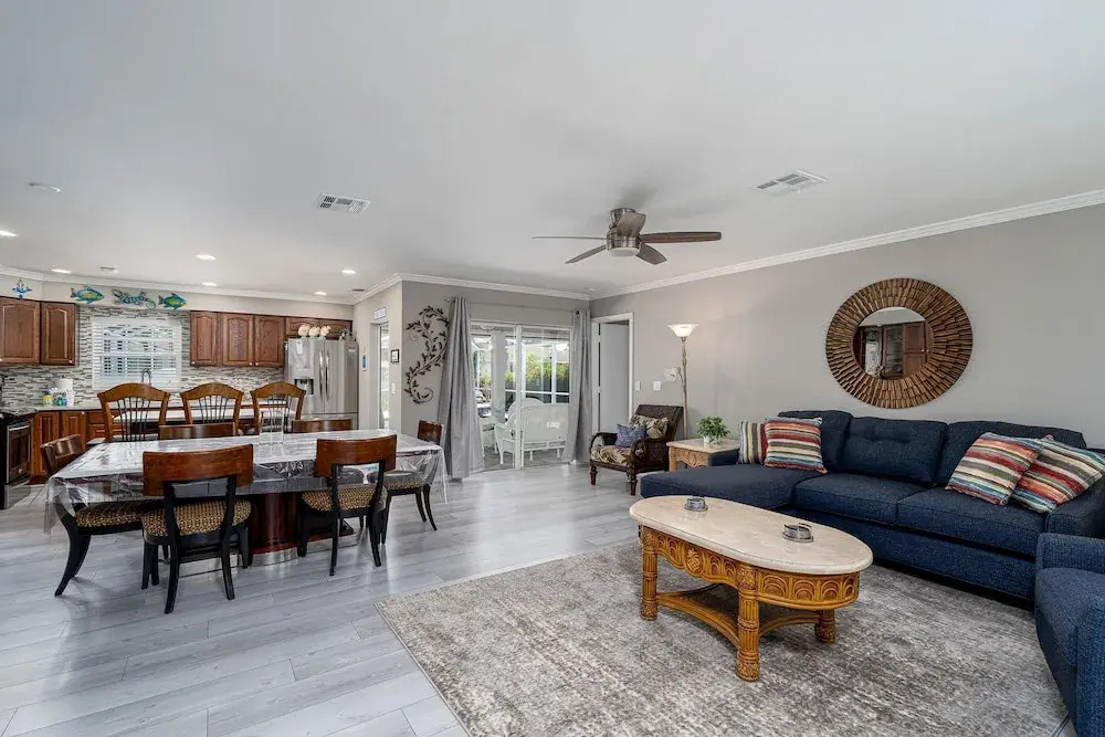 Barefoot Hideaway, With Spa And Pool 3 Bedroom Home by RedAwning
