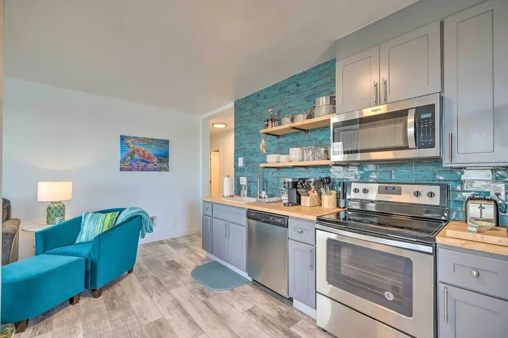 Adorable Downtown Studio - 1 Block to Long Beach!