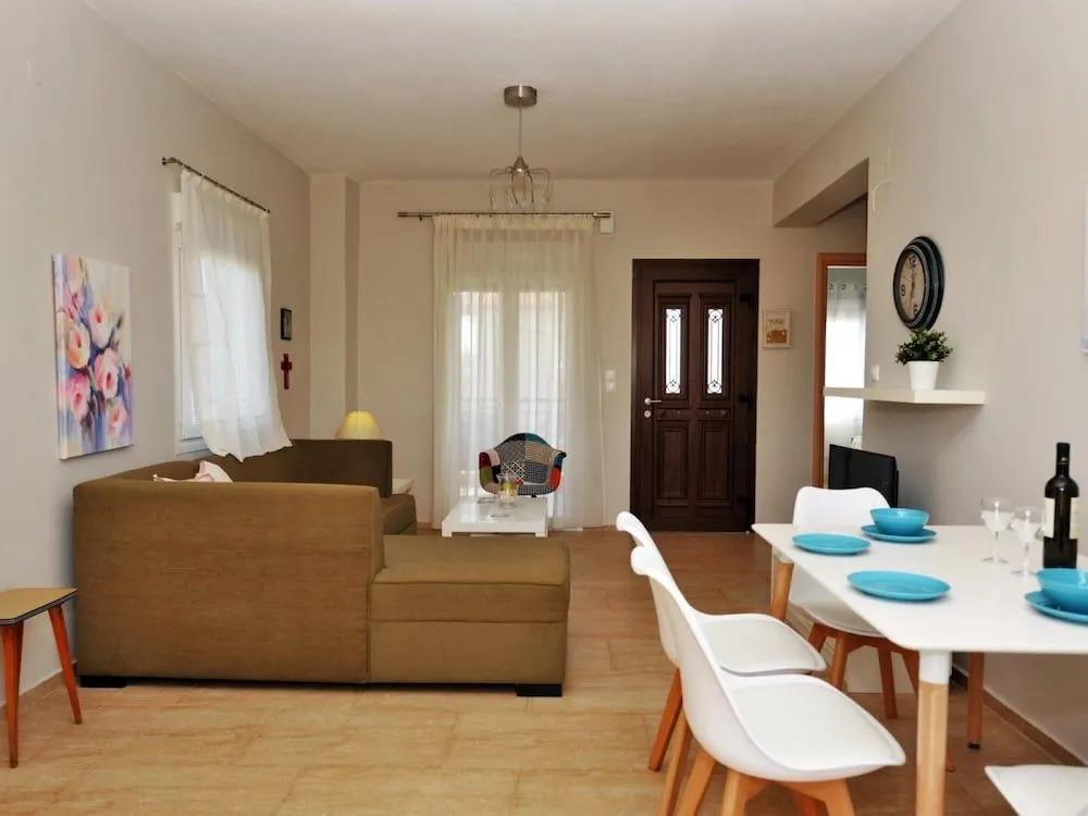 Fotinia Beach House 1st floor - Dionysiou Beac...