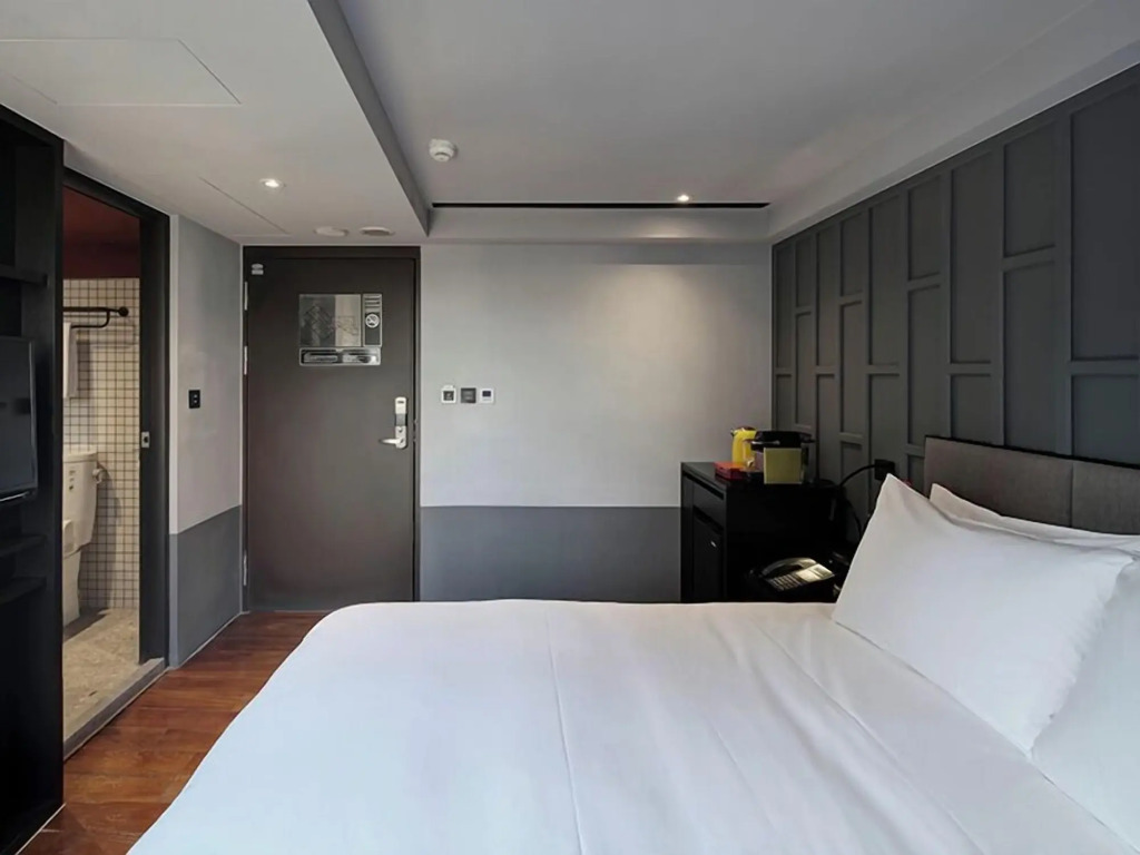 Reddot Hotel