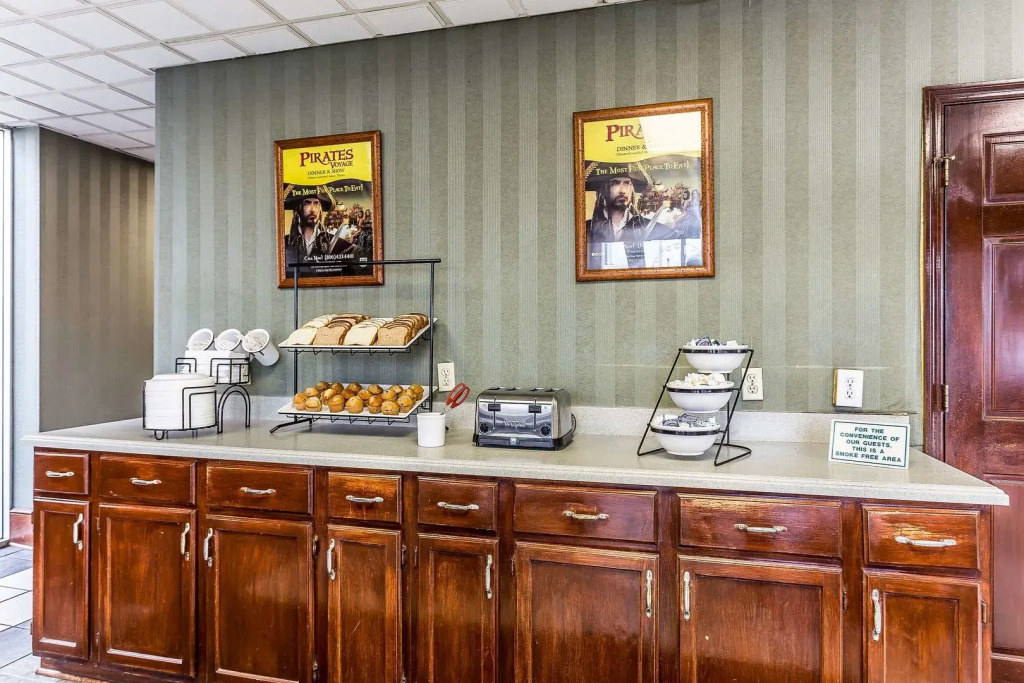 Ocean Crest Inn and Suites