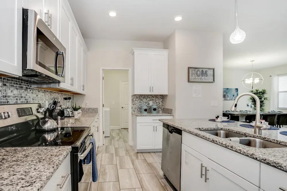 5 Bed 4 Ba Villa with Game Room, Pool & Spa