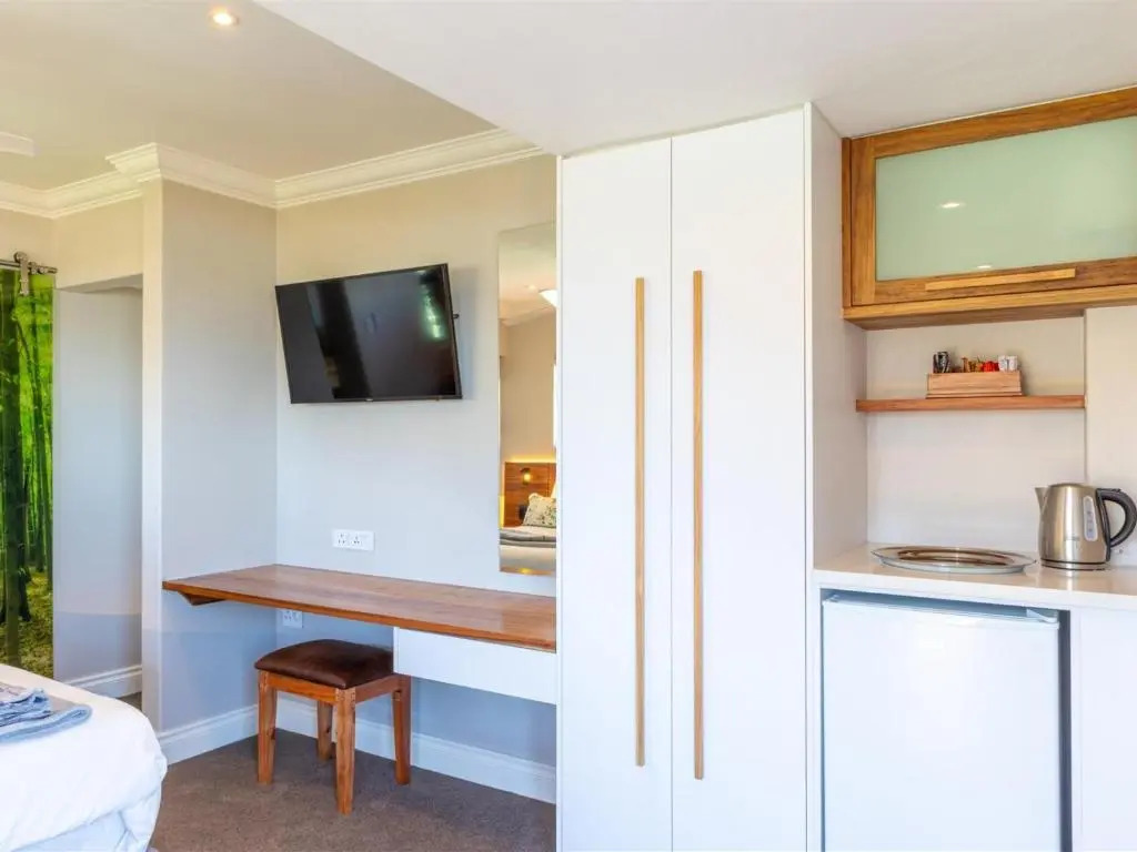 Boardwalk Lodge - Luxury Studio 2 - King Beds