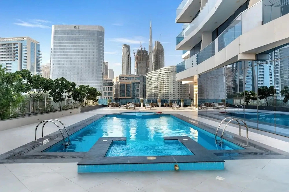 Chic 1BR Canal View at Waves Tower