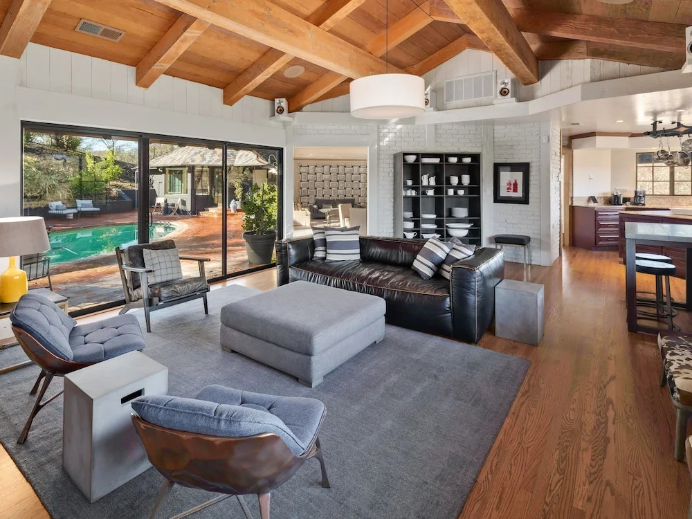 Incredible Gated Vineyard W/ Pool & Pub 3 Bedroom Home