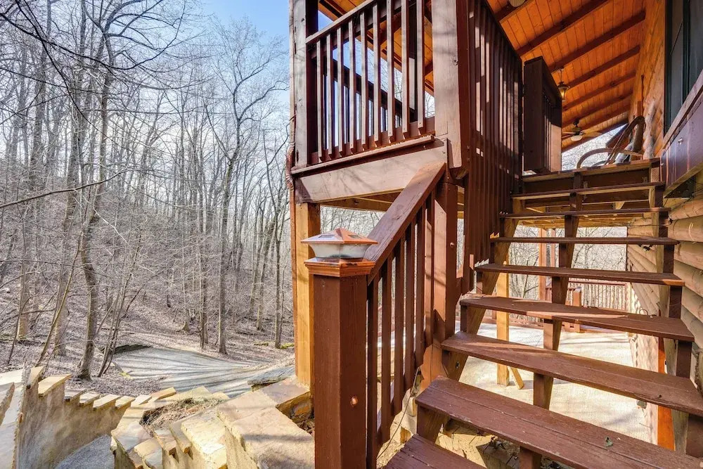 Luxe Mtn-view Cabin w/ Resort Perks in Jasper!