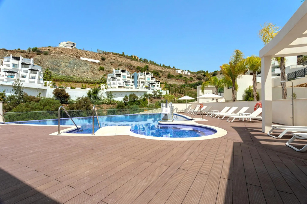Amazing 2 Bd Apartment with 2 private terraces and communal pool. Alborada Terrace