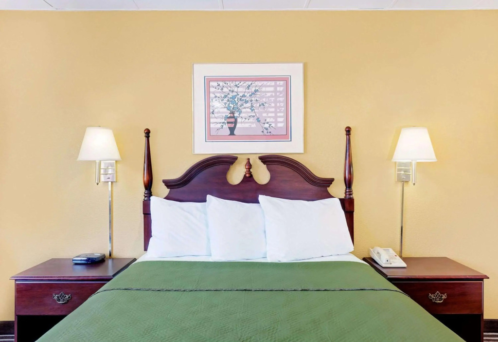 Travelodge by Wyndham Chambersburg