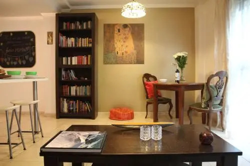 Tiffanys Apartment