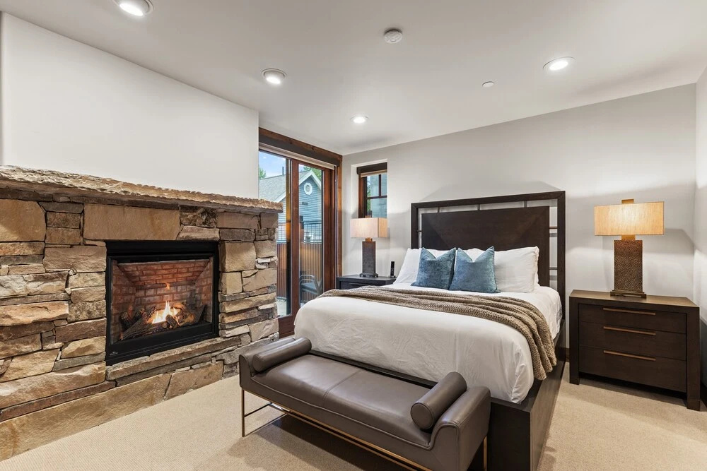 1138 Skiers Heaven! Luxury Home Close To Park City Mountain! Two Hot Tubs & Gorgeous Outdoor Space! 6 Bedroom Home by RedAwning