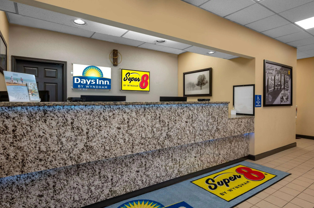 Super 8 by Wyndham Perrysburg-Toledo