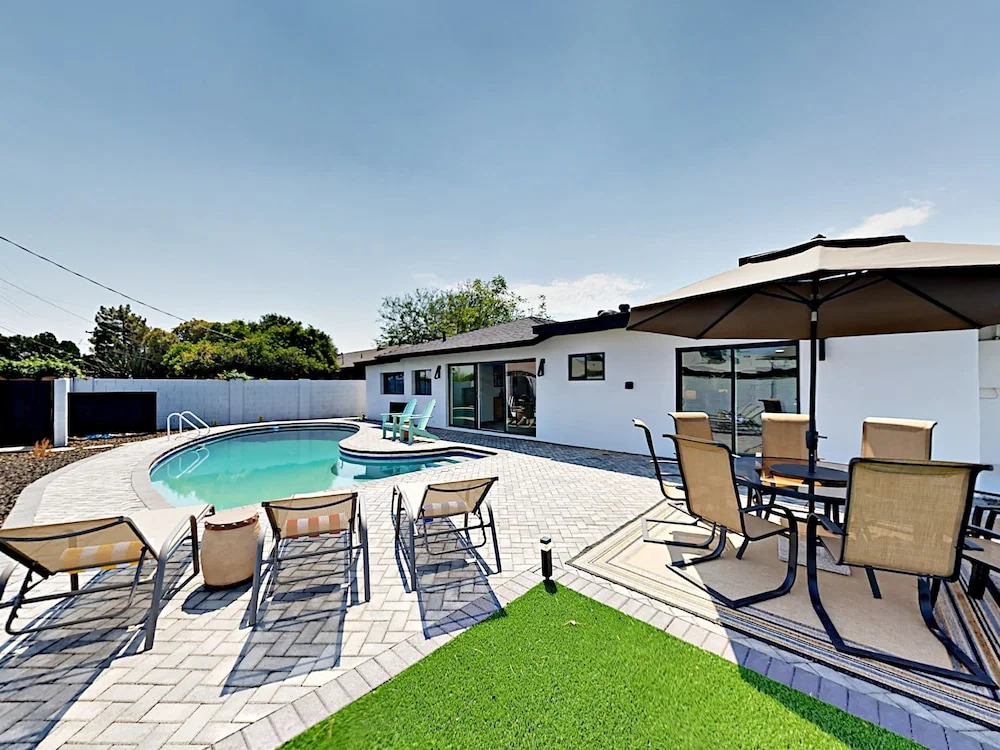 Mid Century Modern Home 3 Bedrooms 2 Bathrooms Home
