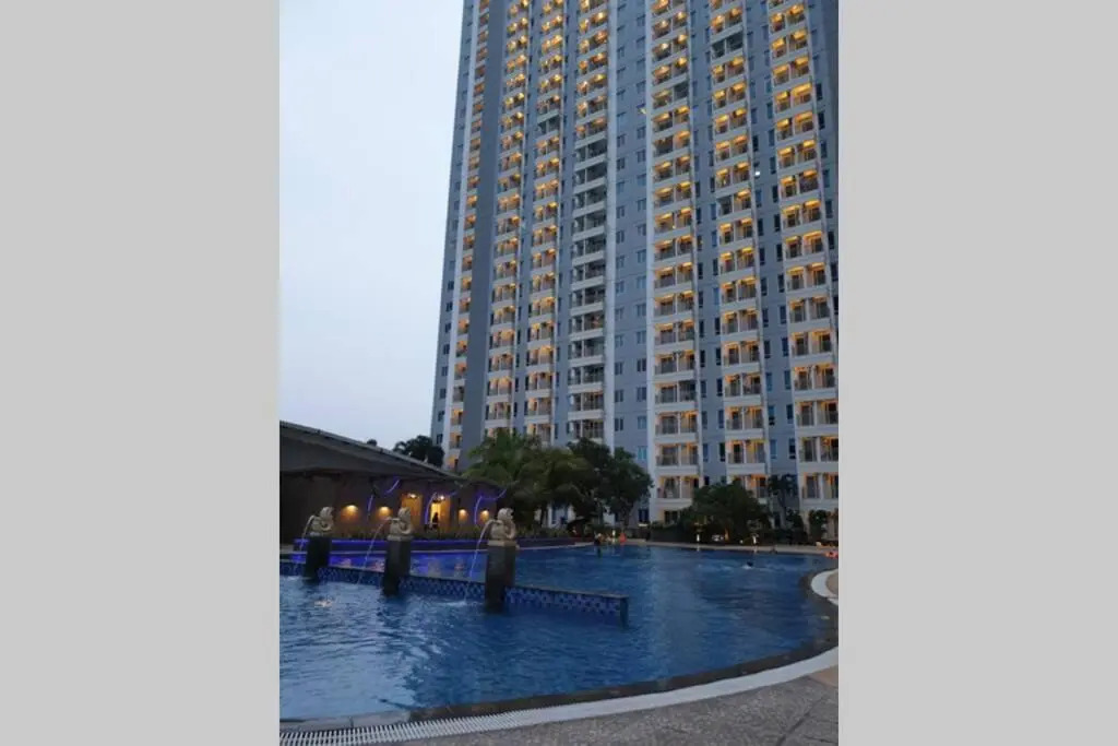 Comfy 2BR Apartment at Pakuwon Mall With Wifi
