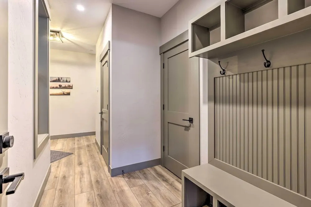 3 Mi to Granby Ranch: Townhome w/ Balcony & Views
