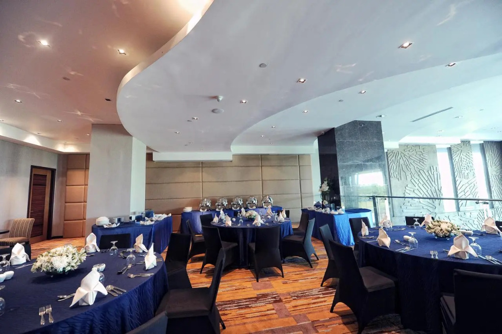 Acacia Hotel Manila