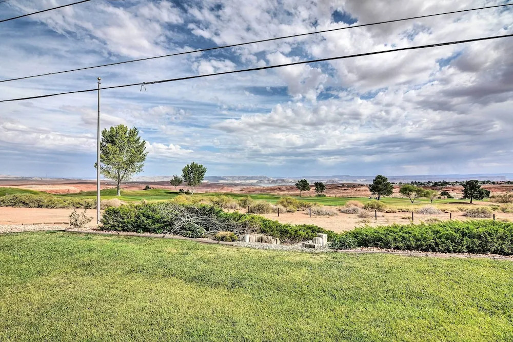 Lake Powell Views: Mid-century Home in Page