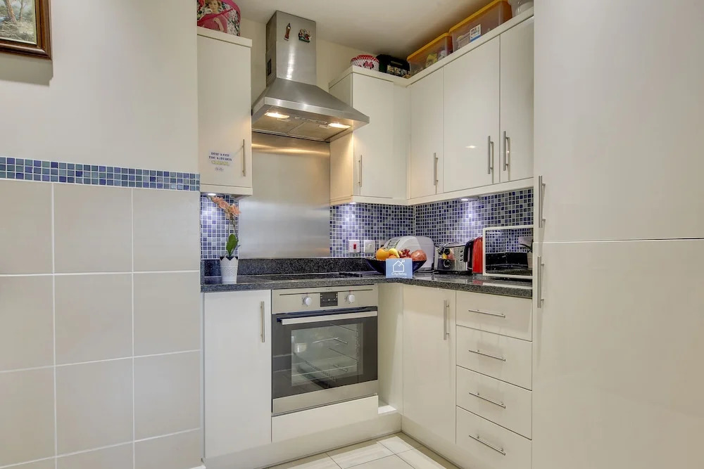 Modern Glenthorne Road Apartment
