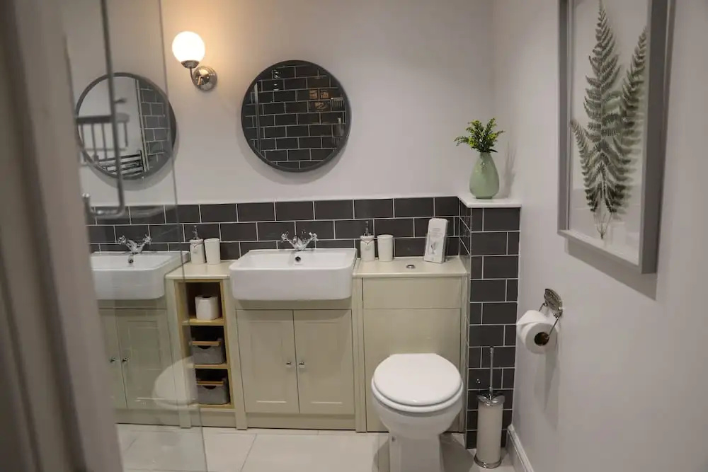 Bridgeside Rooms