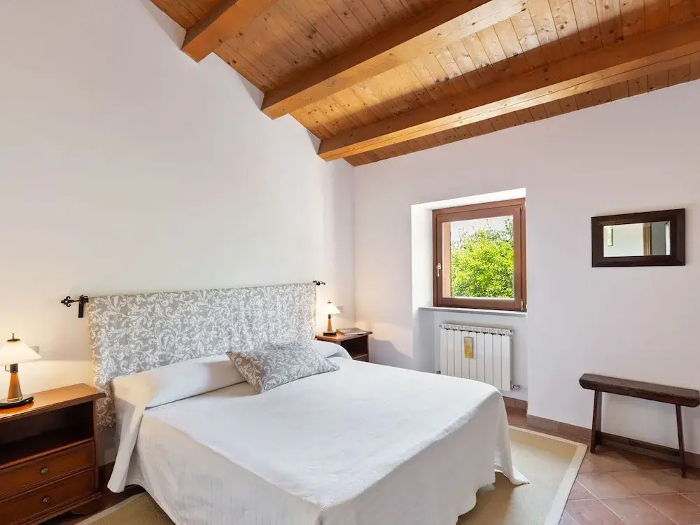 Traditional Villa in Varano With Private Garden