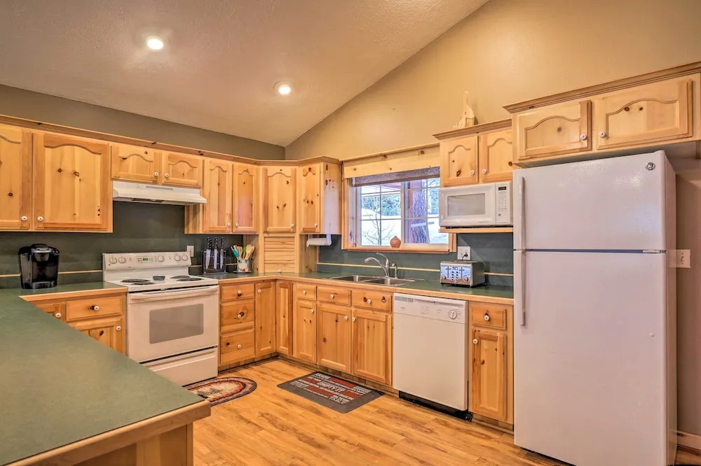 Bright & Cozy Duck Creek Cabin w/ Grill & Fire Pit