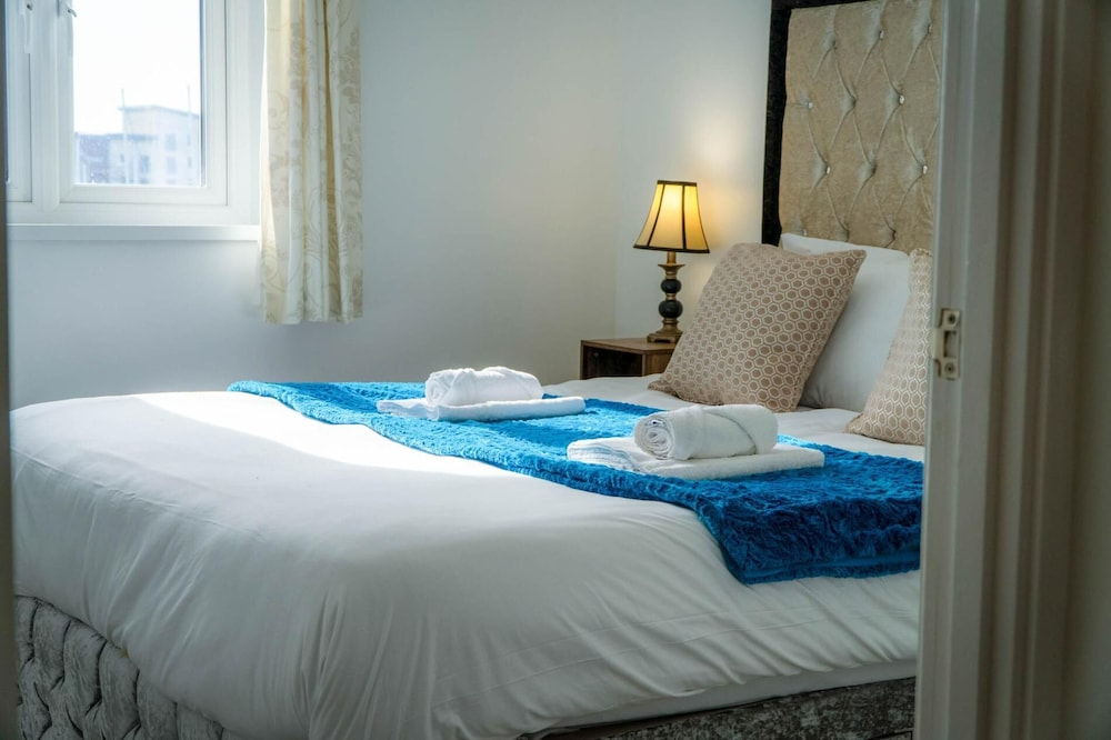 The Crows Nest - 1 Bed Apartment - Swansea Marina