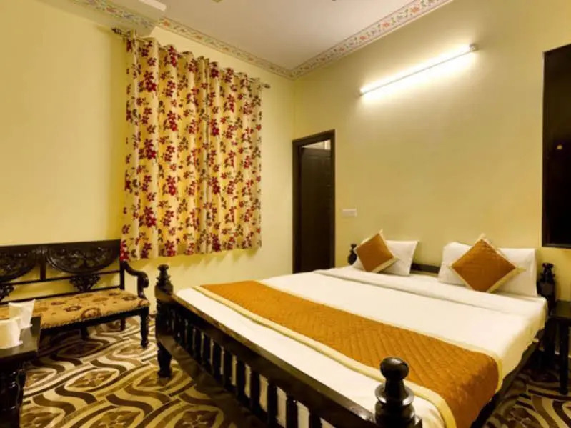 ZO Rooms SC Road Sindhi Camp