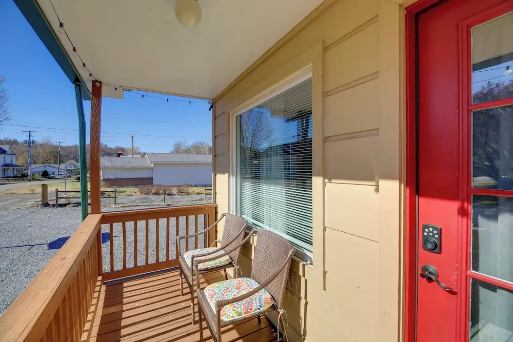 < 1/2 Mi to Damascus Town Park: Cozy Cabin w/ Deck