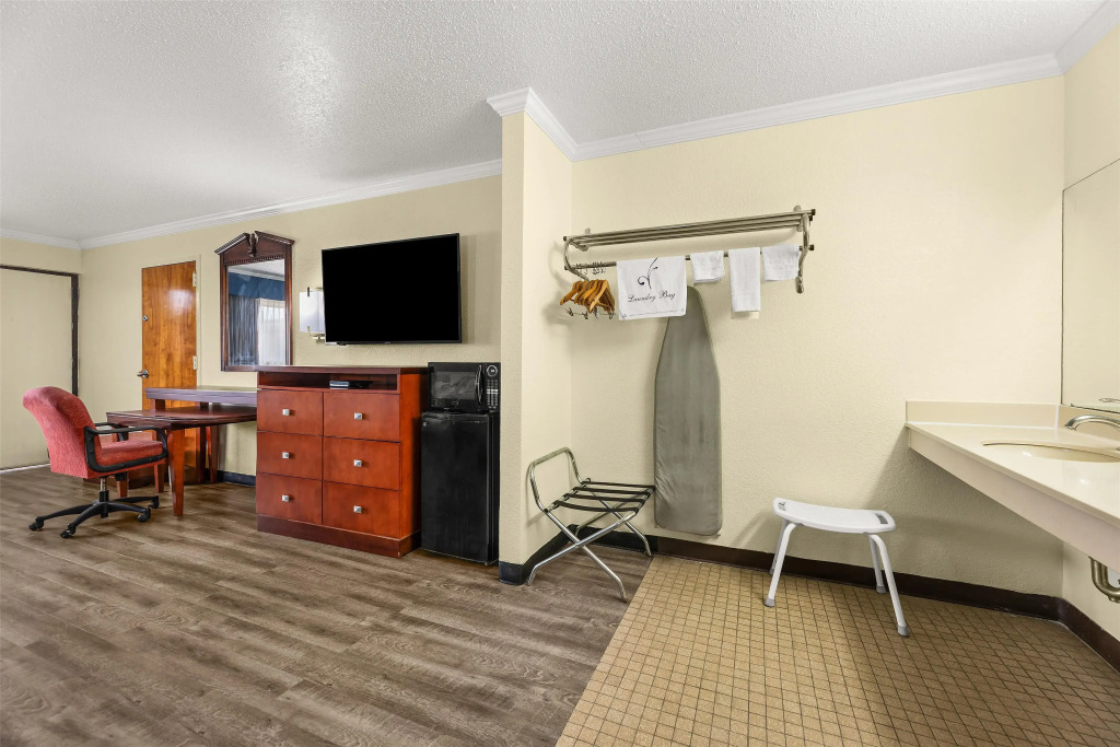Americas Best Value Inn and Suites