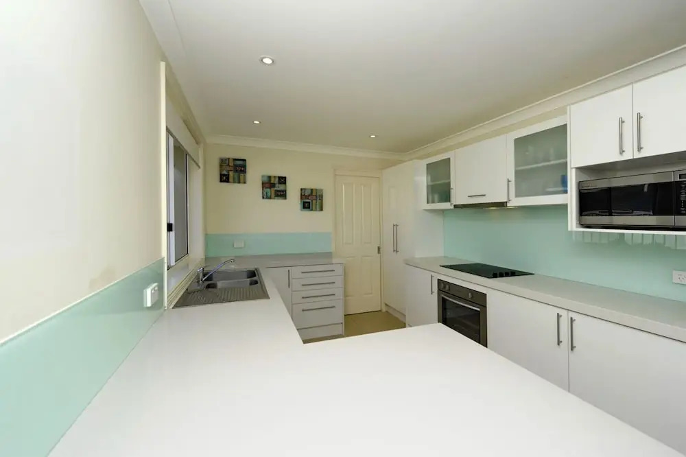 Reef Close, 1/2