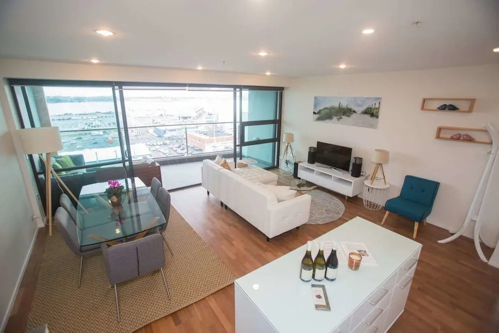Perfect Location with Harbour Views