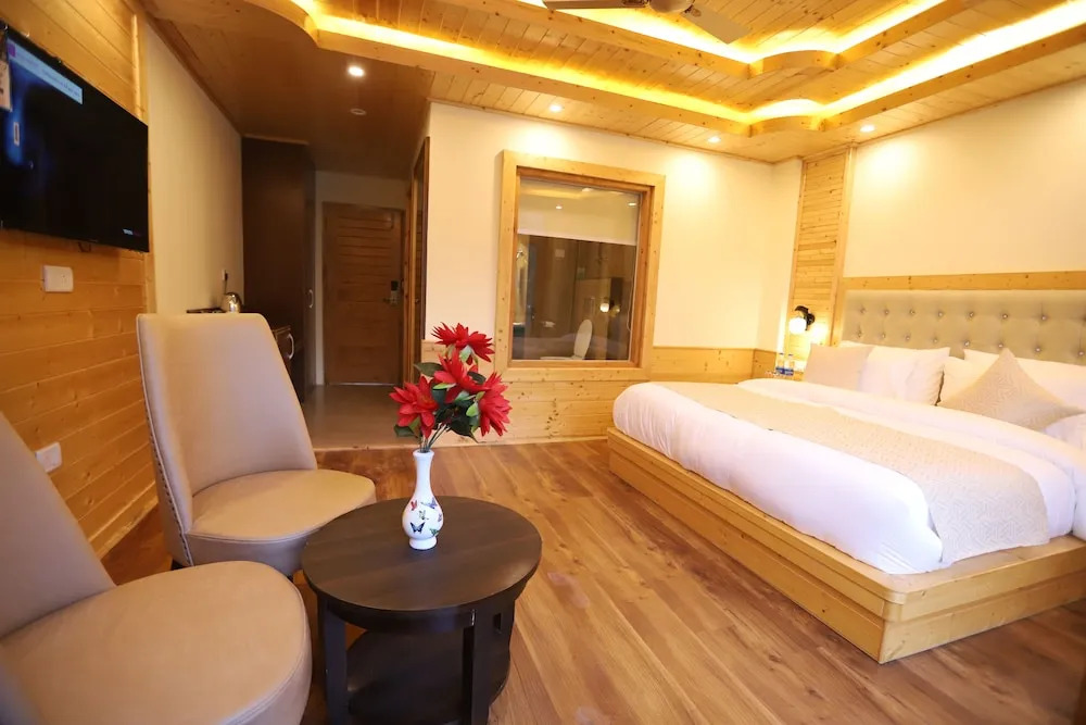 Golden Wood Manali By Rosetum