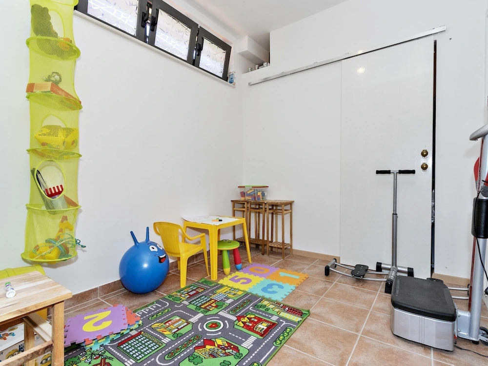 Modern Apartment in Newly Built House with Pool And Seview, 150m From the Beach