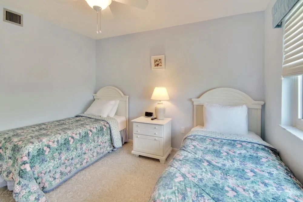 Land's End 406 Building 7 Beachfront With Private Balcony!
