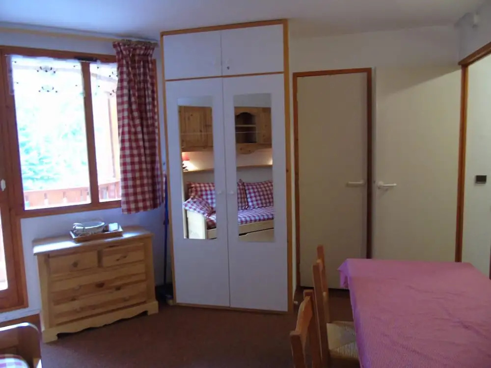 Lou Services Apartment M1-333 LSI 001