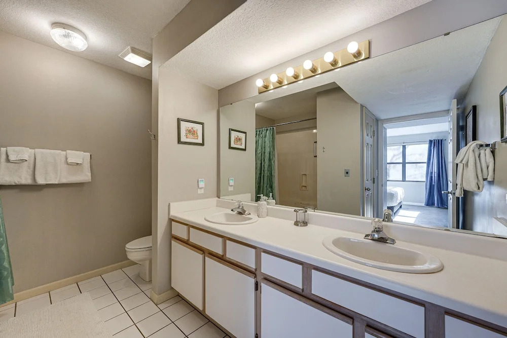 Lakefront Branson Penthouse w/ Resort Amenities!