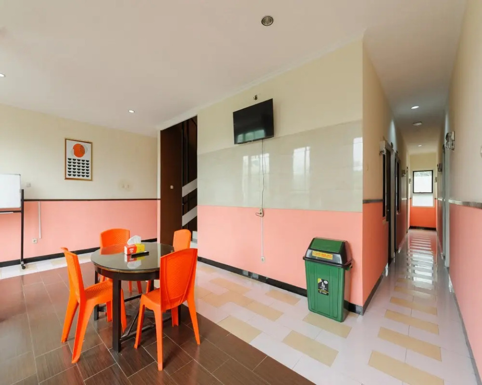 RedDoorz near The Jungle Waterpark Bogor