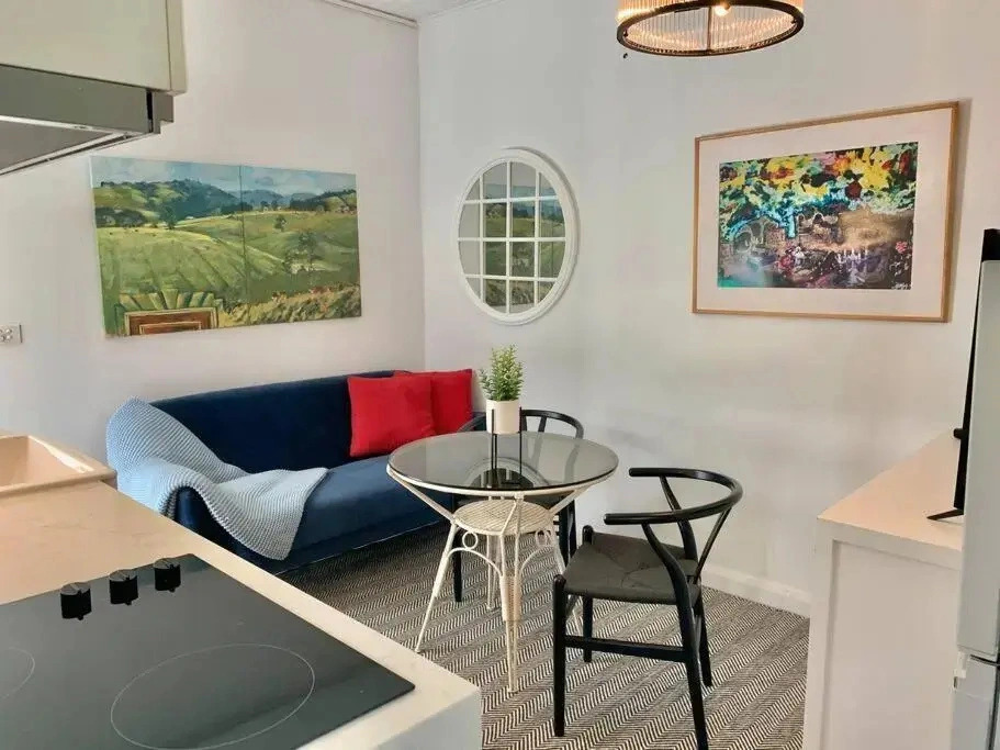 Stylish Private Studio, Close to Beach, WIFI, Parking