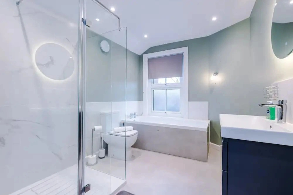 NEW Spacious 2-bed Home Amazing Location